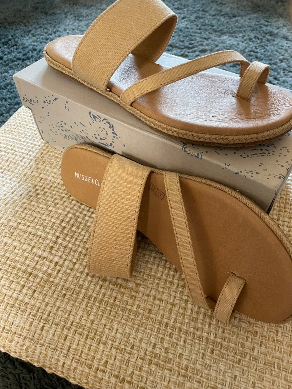 Musse & Cloud Zubeach women’s sandals sz.. 11